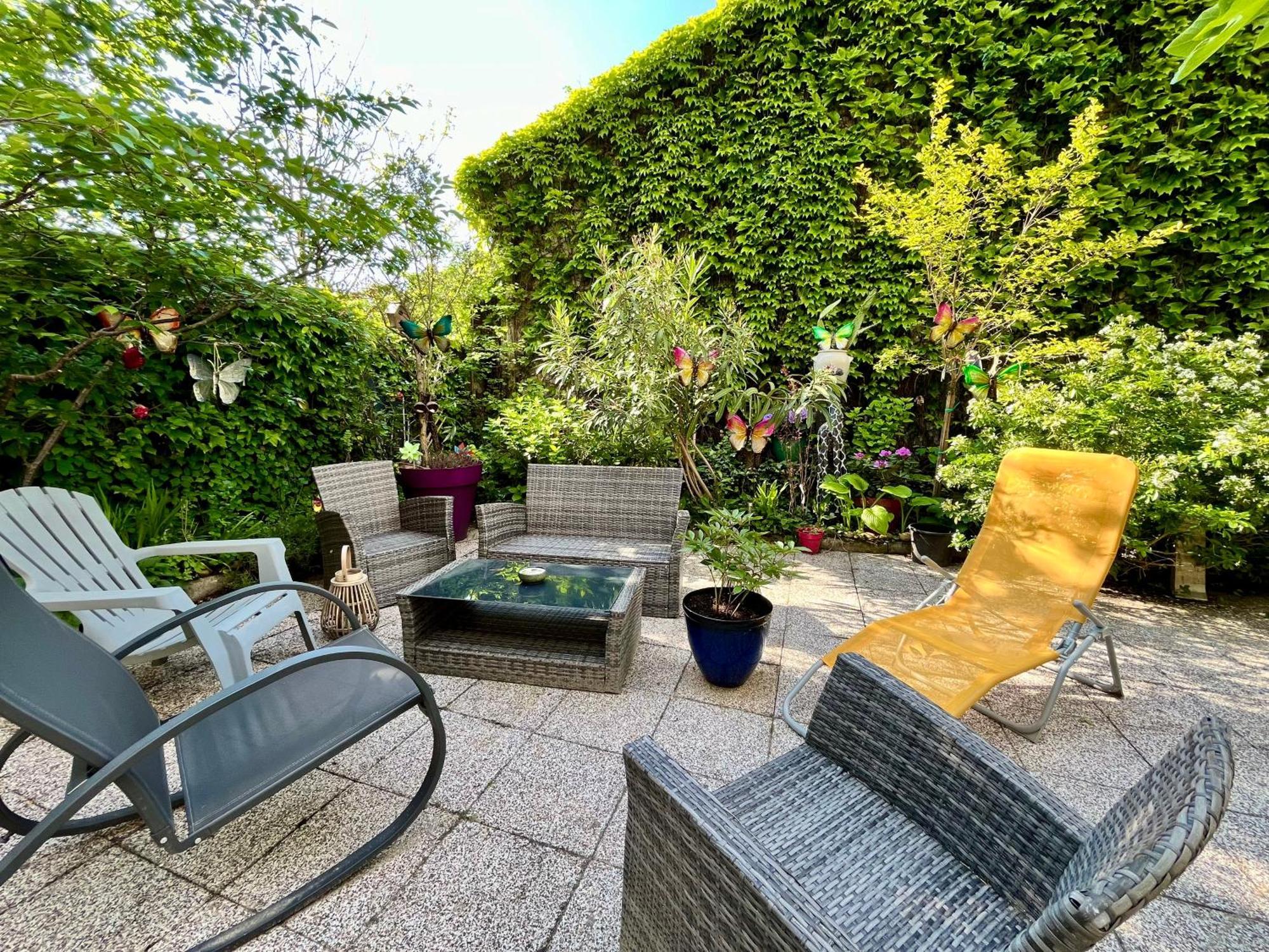 Le Cosy, Acces Terrasse De L'etablissement *